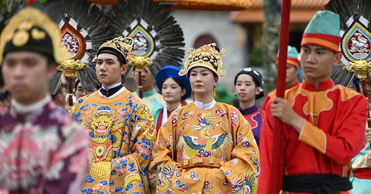 'Bách hoa bộ hành' ở Huế: Từ cuộc diễu hành đến lễ hội áo dài và cổ phục