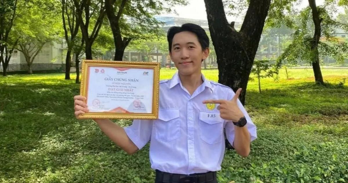 Nam sinh xuất sắc nhất đầu vào ‘ẵm’ luôn danh hiệu thủ khoa đầu ra