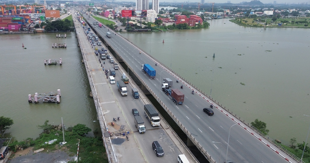 Cầu Đồng Nai cũ đang sửa chữa, cảnh báo ùn ứ giao thông