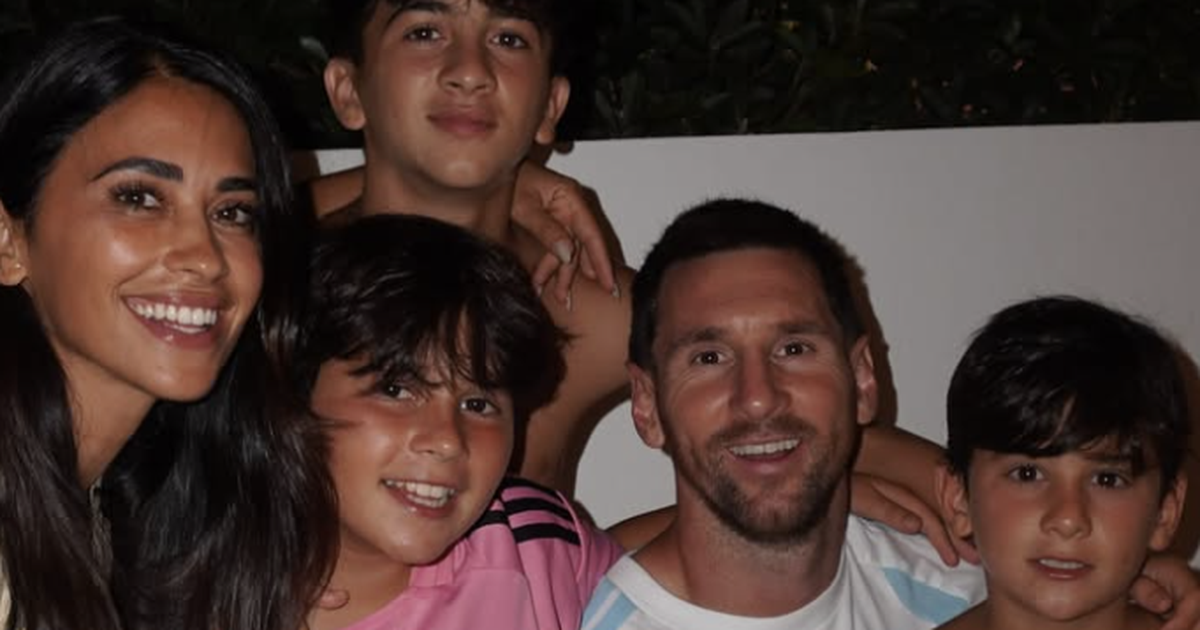 Argentina thay đổi lớn trước trận quyết đấu Ai Cập, Messi được tiếp năng lượng từ vợ con
