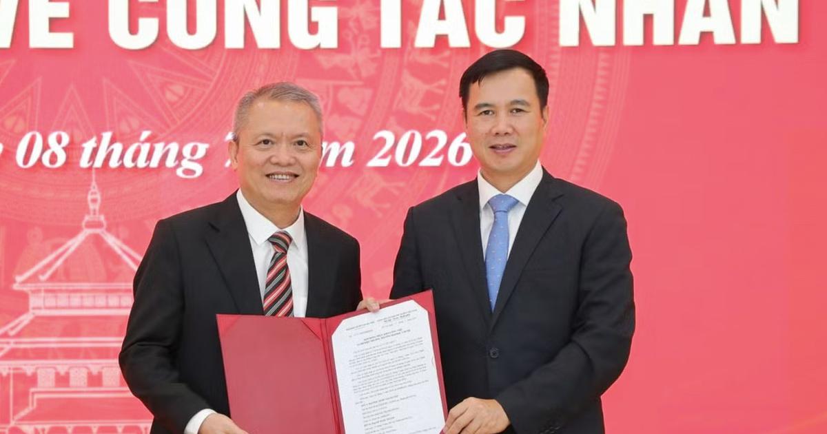 Chuyên gia trình độ cao đầu tiên được ký hợp đồng hiệu trưởng trường đại học công
