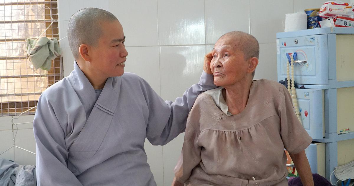 Đem đạo v&agrave;o đời: M&aacute;i nh&agrave; cuối đời của 117 cụ b&agrave; ở ng&ocirc;i ch&ugrave;a trong hẻm TP.HCM