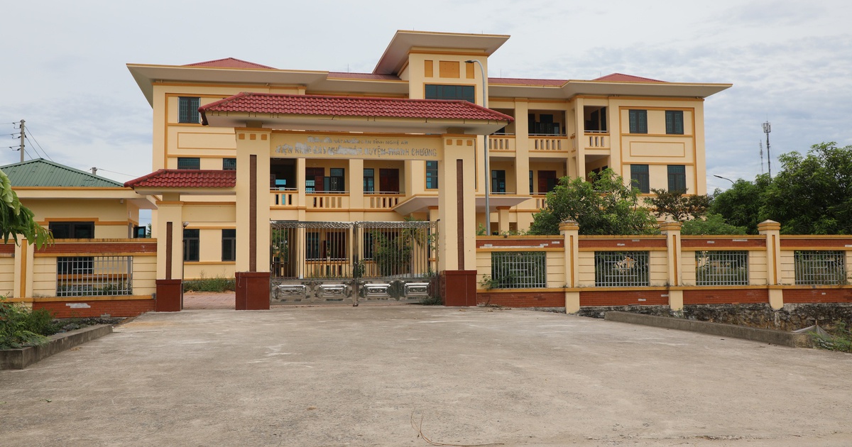 Cấp thiết xử l&yacute; trụ sở d&ocirc;i dư: Chuyển giao, cho thu&ecirc; v&agrave; đấu gi&aacute;