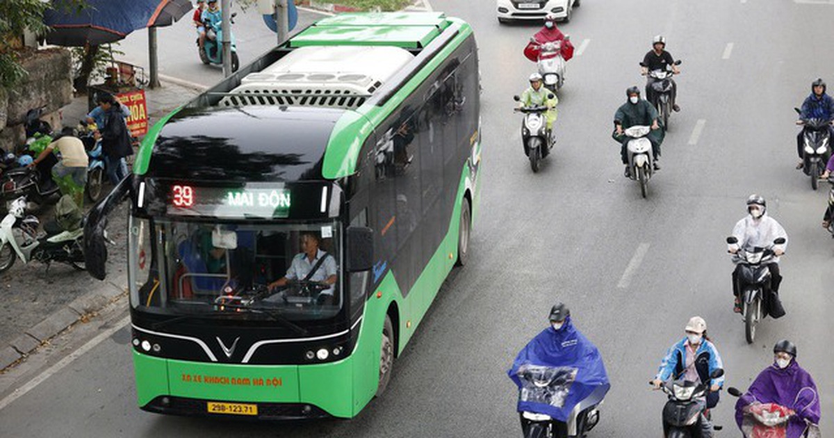 Cuộc bứt tốc ngoạn mục của xe buýt điện