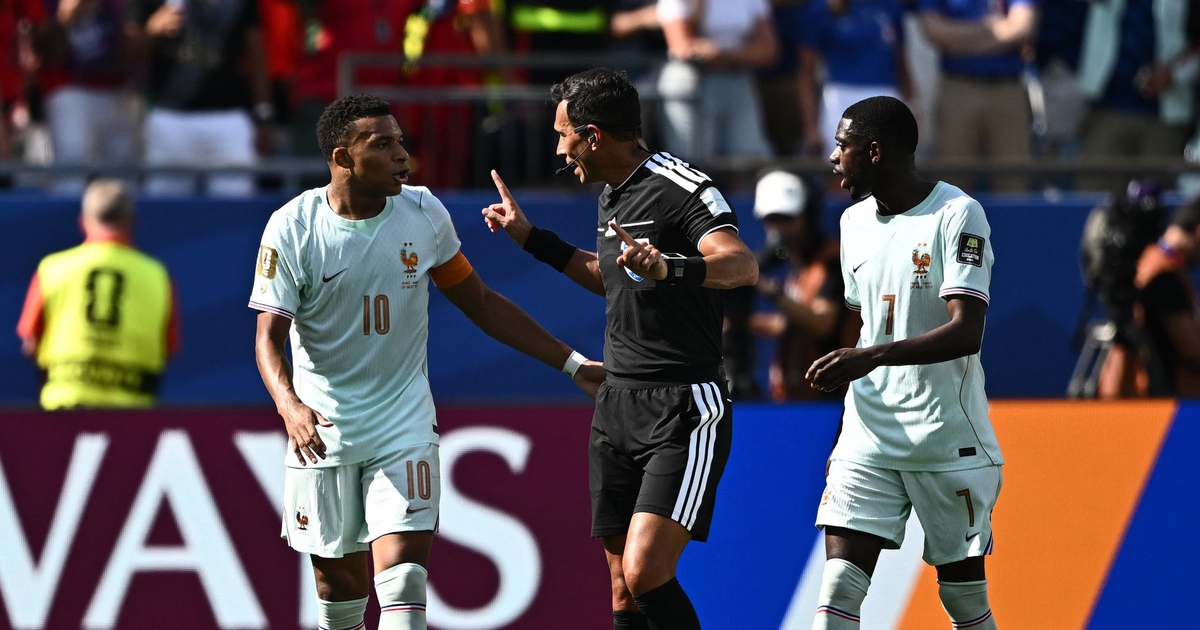 Mbappe đá hỏng phạt đền rồi yêu cầu trọng tài giải thích, Haaland lên tiếng