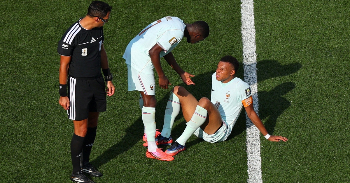 Pháp nín thở khi Mbappe tập tễnh rời sân: 'Không sao, tôi ổn'