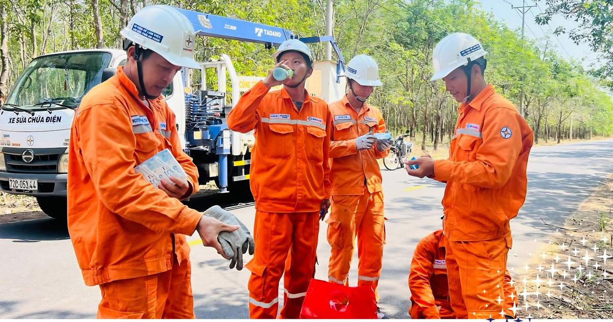 H&aacute;t m&atilde;i kh&uacute;c thanh xu&acirc;n EVNHCMC