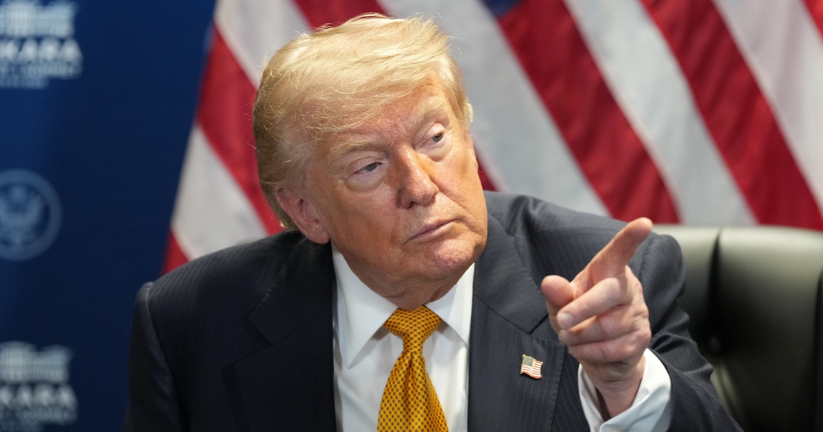 Ông Trump: Quyền công dân Mỹ không phải để mua bán