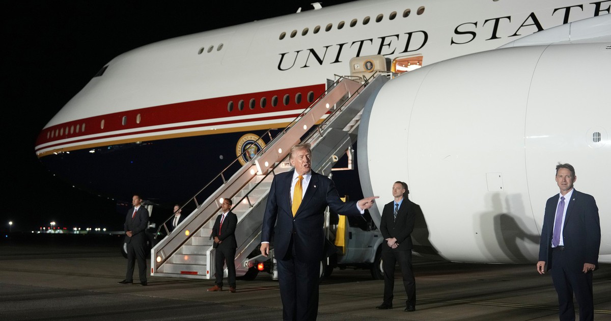 Ông Trump bất ngờ không dùng chuyên cơ Qatar tặng giữa lo ngại an ninh