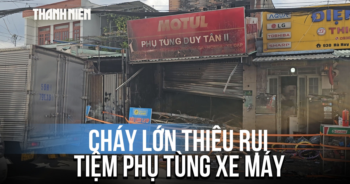 Cháy tiệm phụ tùng xe máy ở TP.HCM, 2 người bị thương