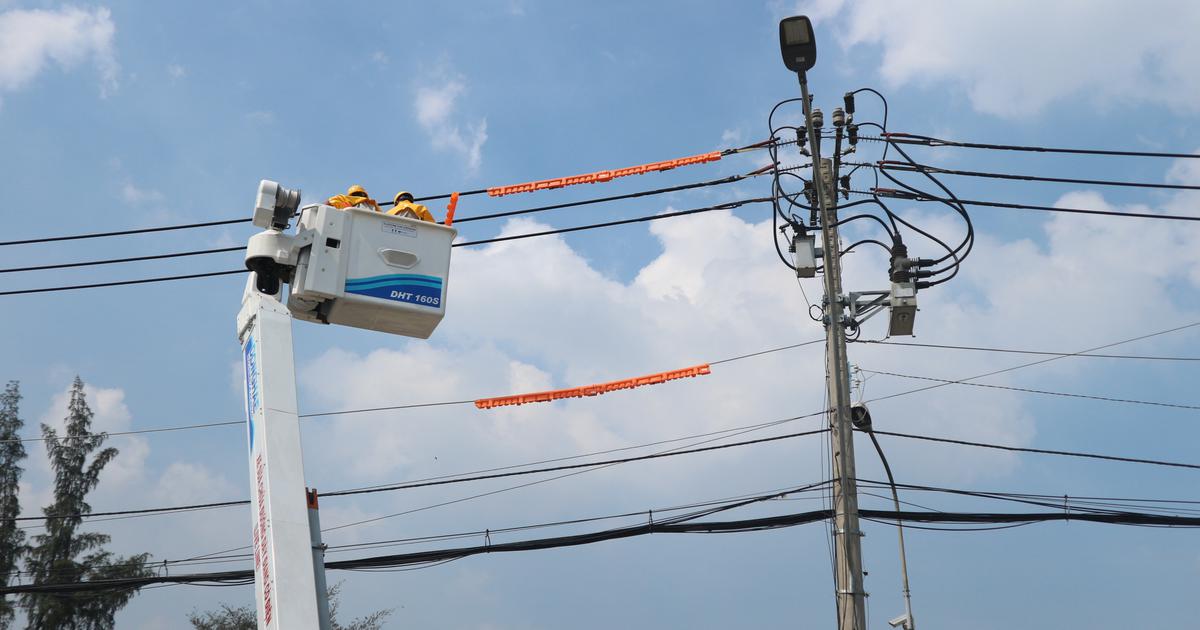 Sự &acirc;m thầm của biết bao con người ph&iacute;a sau những đường d&acirc;y điện