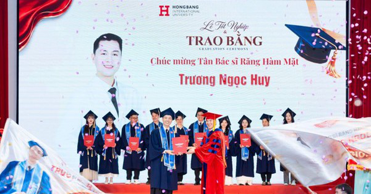 Ở tuổi U.40, CEO DRH Clinic - Trương Ngọc Huy nhận bằng Bác sĩ Răng Hàm Mặt