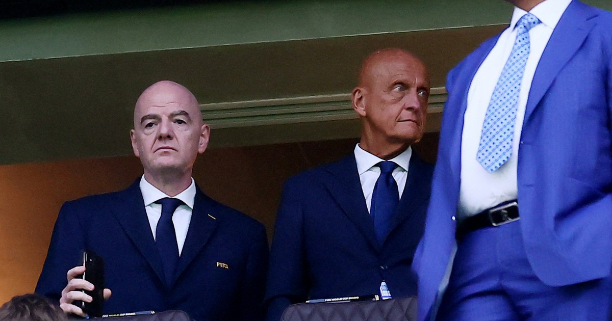 Giám đốc trọng tài FIFA Collina lên tiếng nóng về 2 tình huống nhạy cảm trận Argentina thắng ngược Ai Cập