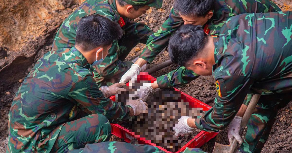 Di dời hơn 200 m³ đất ở công viên Lê Thị Riêng, quy tập thêm 8 hài cốt liệt sĩ