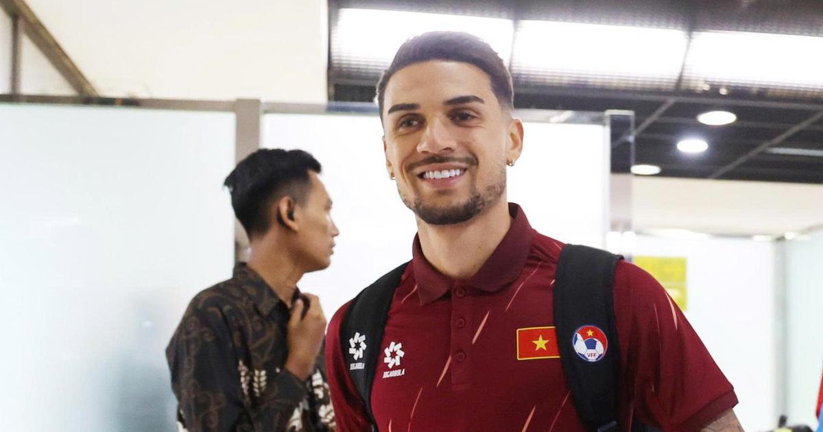 Đội tuyển Việt Nam đã đến Indonesia an toàn, sẵn sàng quyết đấu chủ nhà để giành vé bán kết