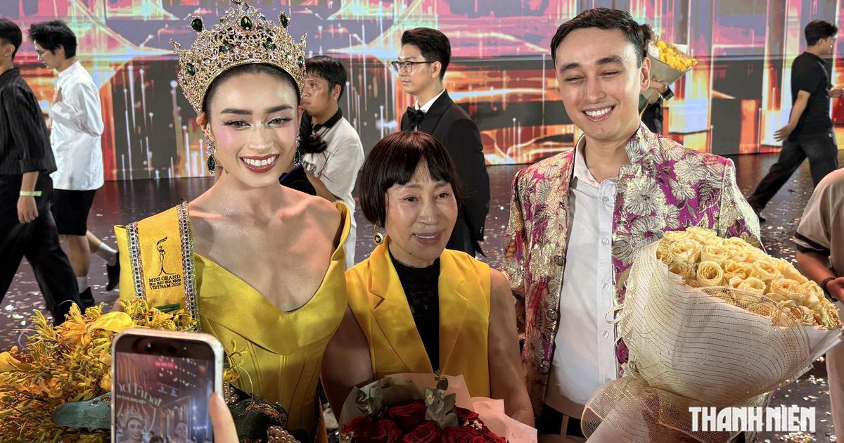 Mẹ của 'bông hồng lai' Emoura Phạm: Mọi người đi ngủ, con vẫn ngồi học tiếng Việt