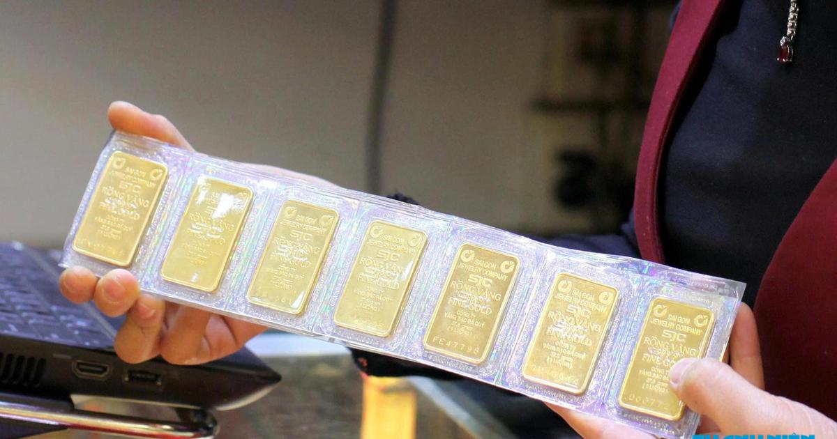 Giá vàng giảm mạnh trong nửa năm qua, 'đu đỉnh' lỗ 54,3 triệu/lượng