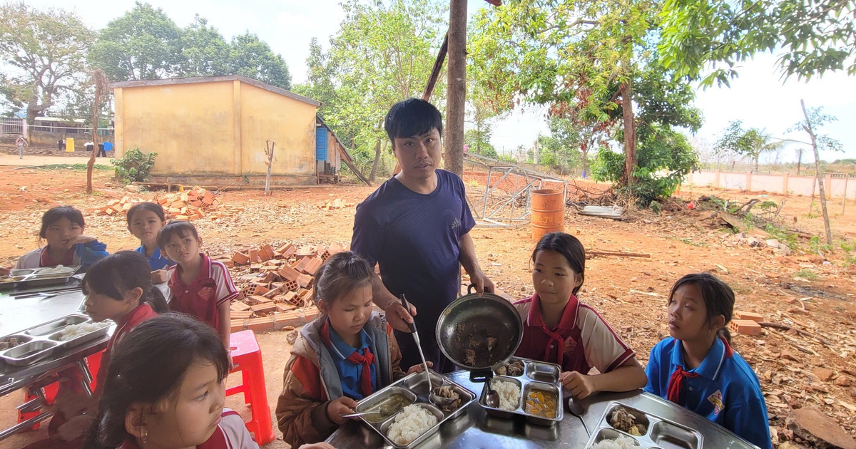 Người thầy như cha của những đứa trẻ vùng khó