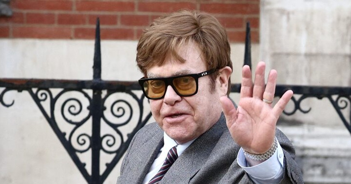 Elton John ủng hộ con trai cả Beckham trong 'cuộc chiến' gia đình?