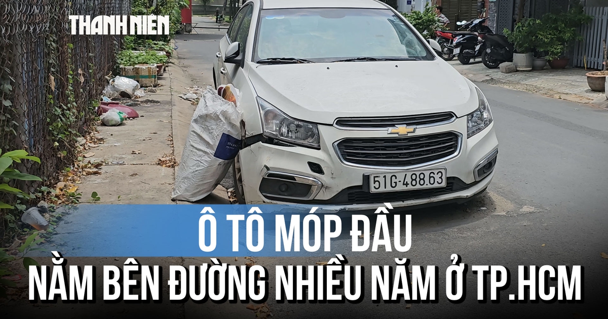 Bí ẩn ô tô móp đầu, xẹp 4 bánh nằm bên đường nhiều năm ở TP.HCM