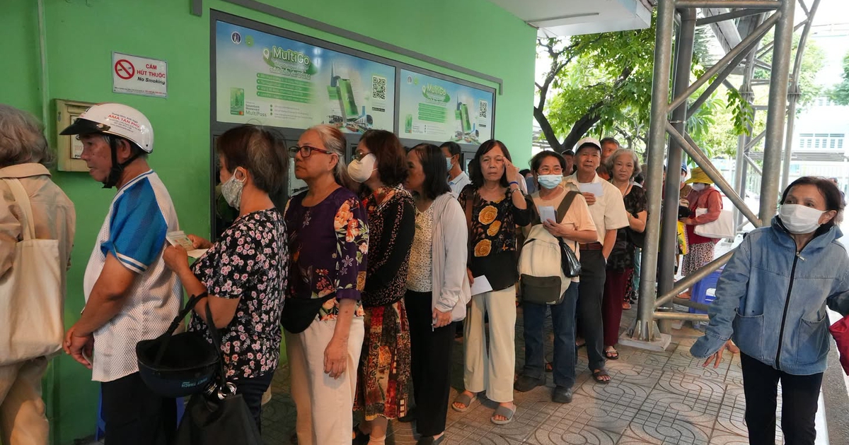 Gần 1 vạn người dân TP.HCM đăng ký thẻ đi metro, xe buýt miễn phí sau 5 ngày