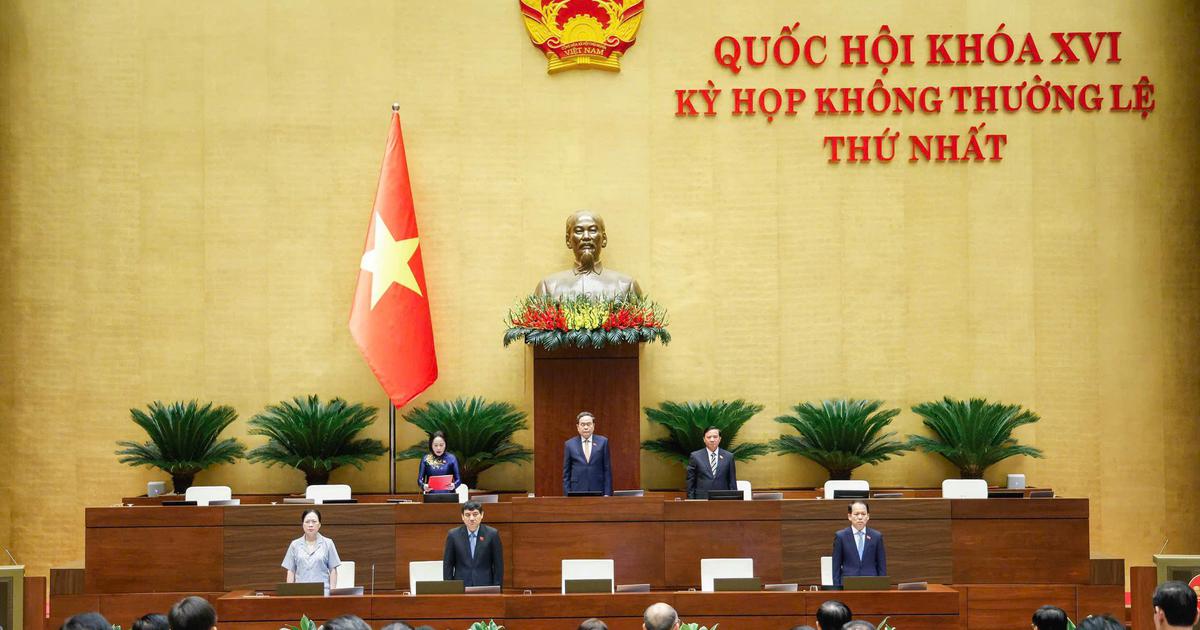 Quốc hội mặc niệm tưởng nhớ Chủ tịch Quốc hội Lào