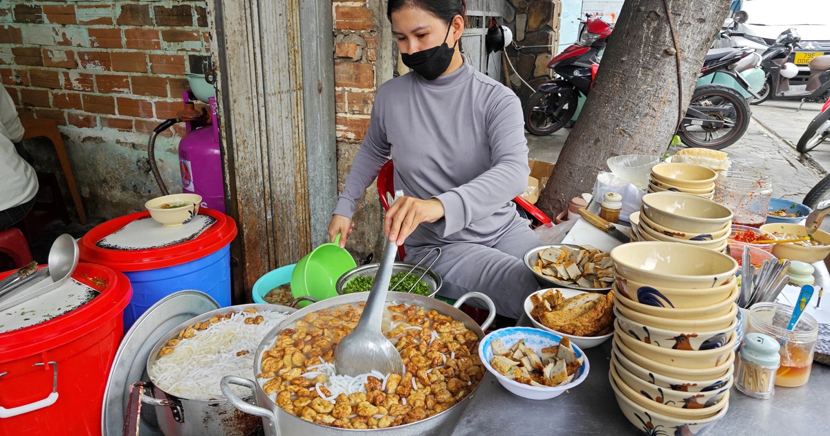 Quán bánh canh 'cứu đói' 38 năm ở Nha Trang, nay vẫn chỉ 8.000 đồng/tô