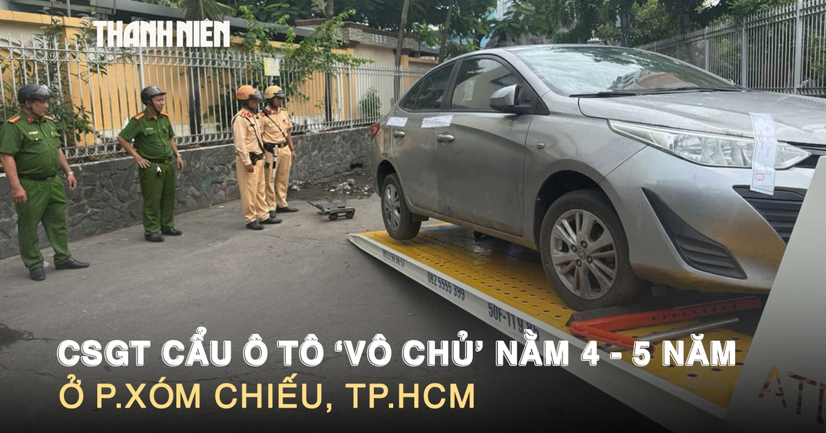 CSGT cẩu ô tô ‘vô chủ’ nằm 4 - 5 năm ở Xóm Chiếu, TP.HCM