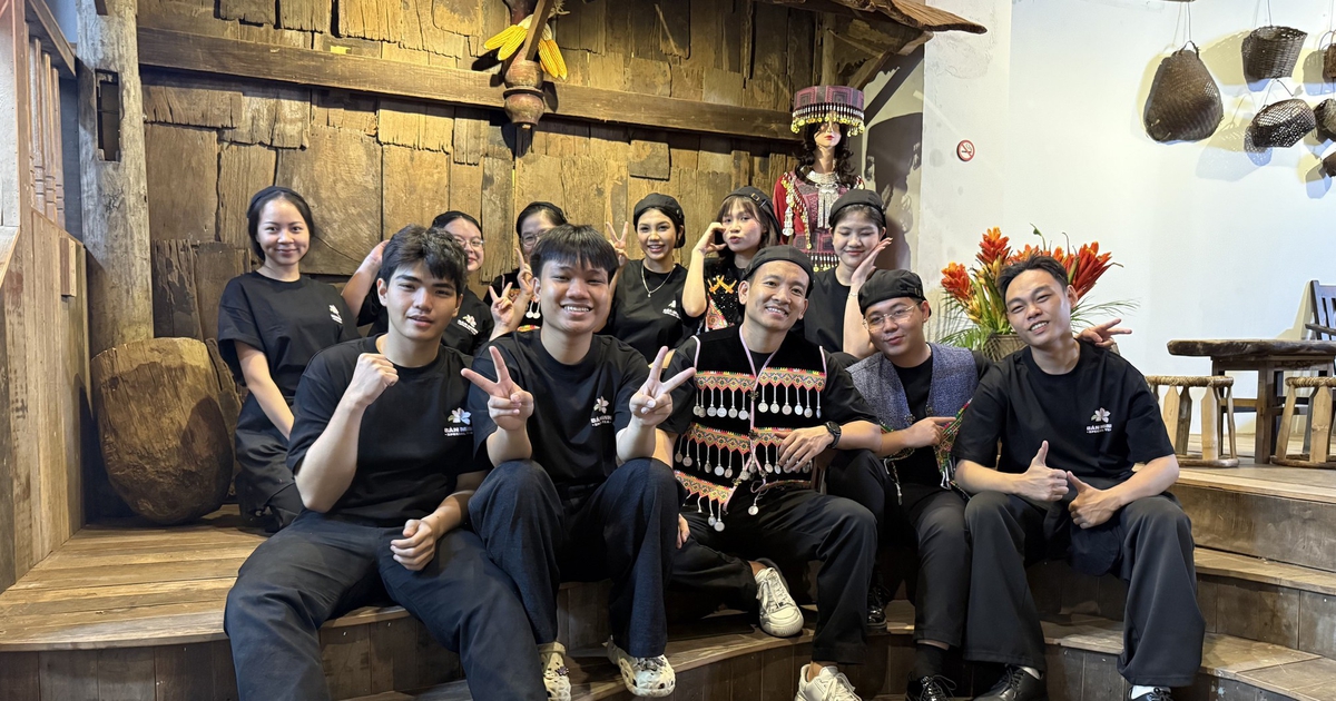 Đi Tây Bắc chưa được, giới trẻ TP.HCM tìm đến quán cà phê này