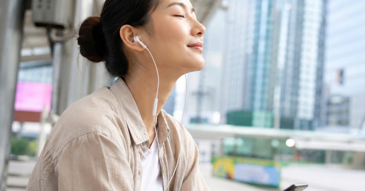 Đeo tai nghe mỗi ngày: Bác sĩ chỉ cách bảo vệ thính lực