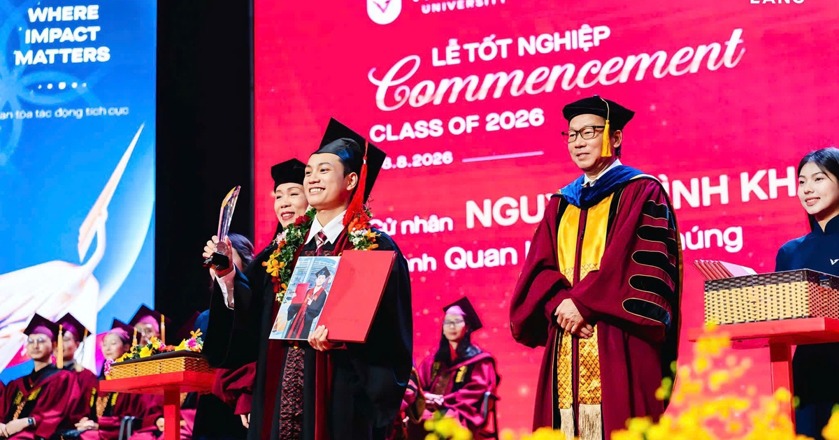 Nam sinh từ đêm nằm ôm pô xe máy để ngủ đến danh hiệu thủ khoa