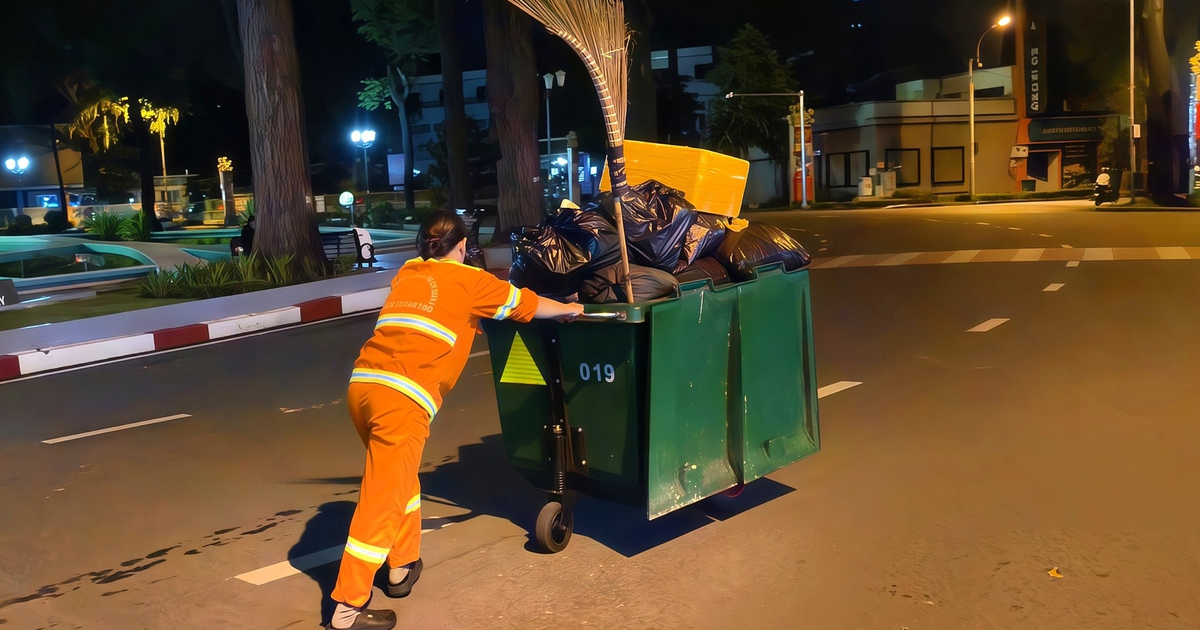 Chiến binh áo cam giữ sạch phố phường