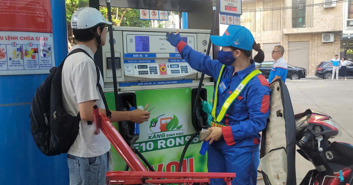 Giá xăng dầu hôm nay 13.8.2026: Xăng E10 chiều nay được điều chỉnh thế nào?