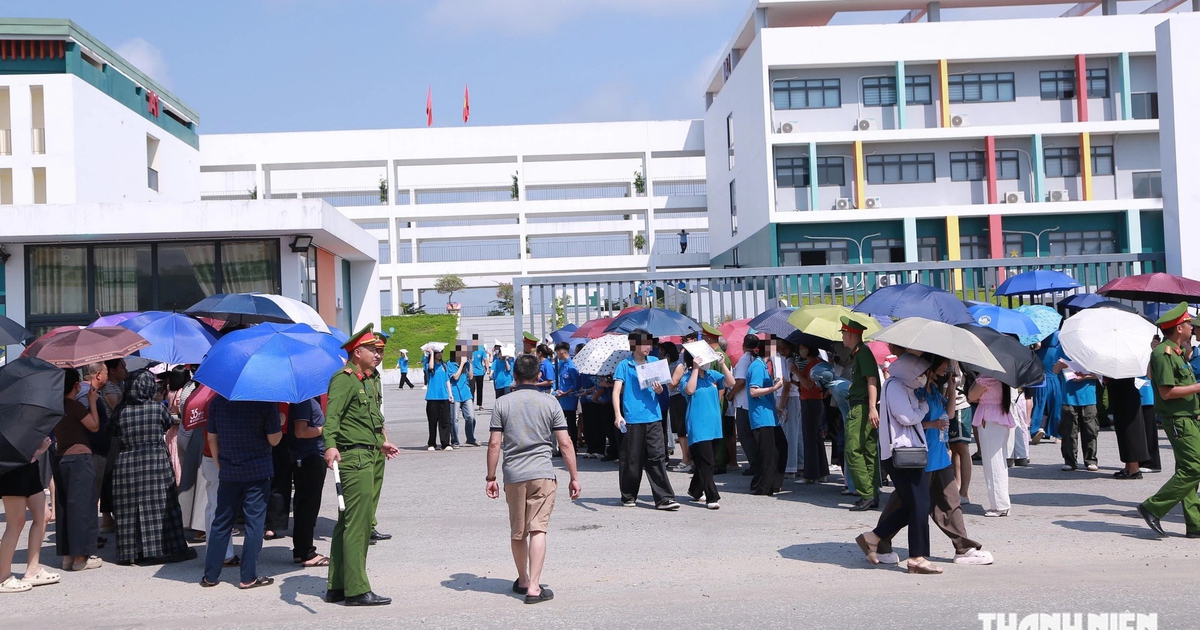 Kết thúc kỳ thi lại tại chuyên Tuyên Quang, thí sinh nói đề tự chọn 'khó'