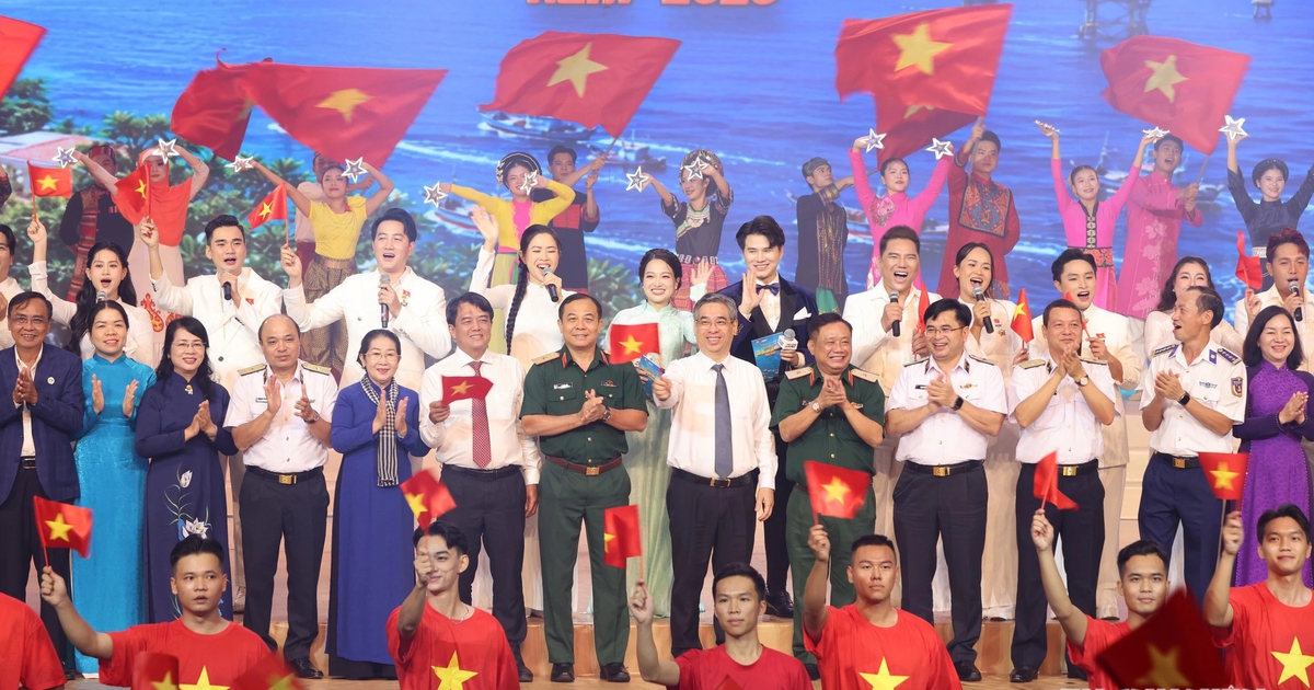Hơn 55 tỉ đồng tiếp sức quân dân ở biên giới, biển đảo tuyến đầu Tổ quốc