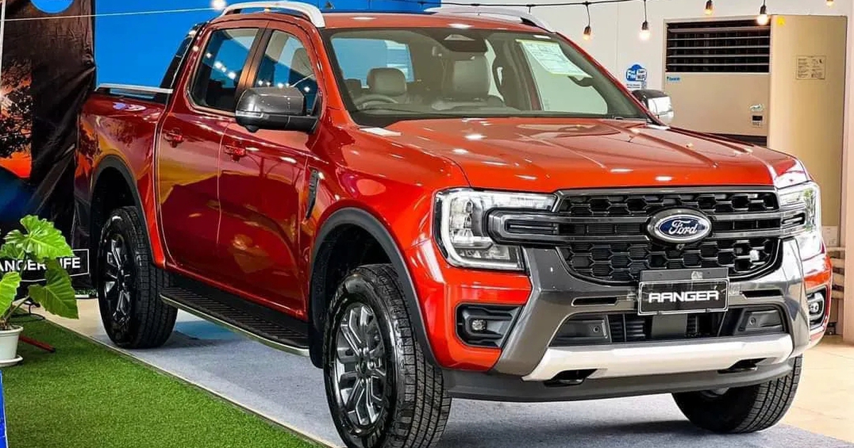 Xe bán tải sụt giảm doanh số, Ford Ranger đòi lại ngôi đầu từ tay Toyota Hilux