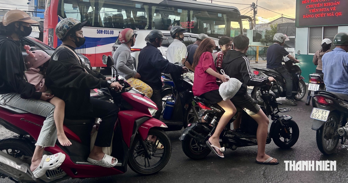 Google Maps đỏ chót, du khách ‘khóc ròng’ vì nỗi khổ mang tên… kẹt phà Bình Khánh