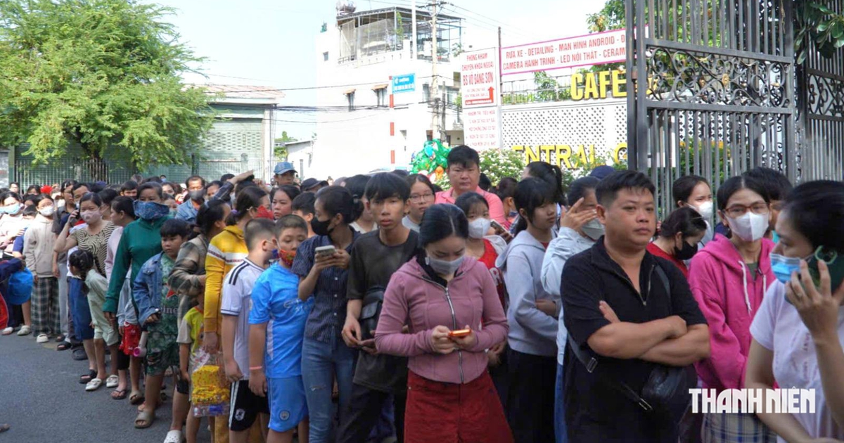 Lạ đời nhiều người lấn nhau đi phiên chợ không dùng tiền...