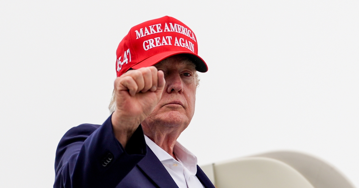 &Ocirc;ng Trump dọa tấn c&ocirc;ng Oman, nhấn mạnh việc ngăn Iran sản xuất vũ kh&iacute; hạt nh&acirc;n