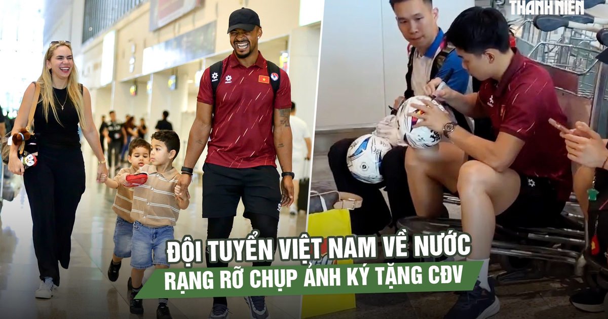 Đội tuyển Việt Nam về nước chuẩn bị bán kết lượt về, rạng rỡ chụp ảnh ký tặng CĐV