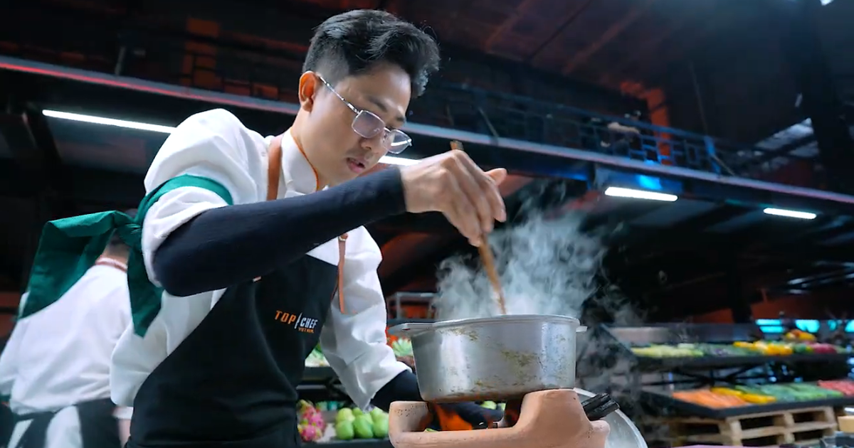 Chef Thế Sơn mang theo nồi gang của mẹ đi thi nhận được 'mưa lời khen'