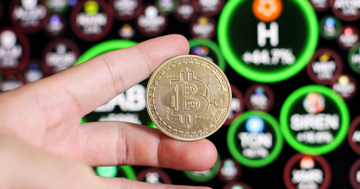 Giá Bitcoin hôm nay 18.8.2026: Vọt lên 64.000 USD khi giá vàng tăng, giá dầu giảm
