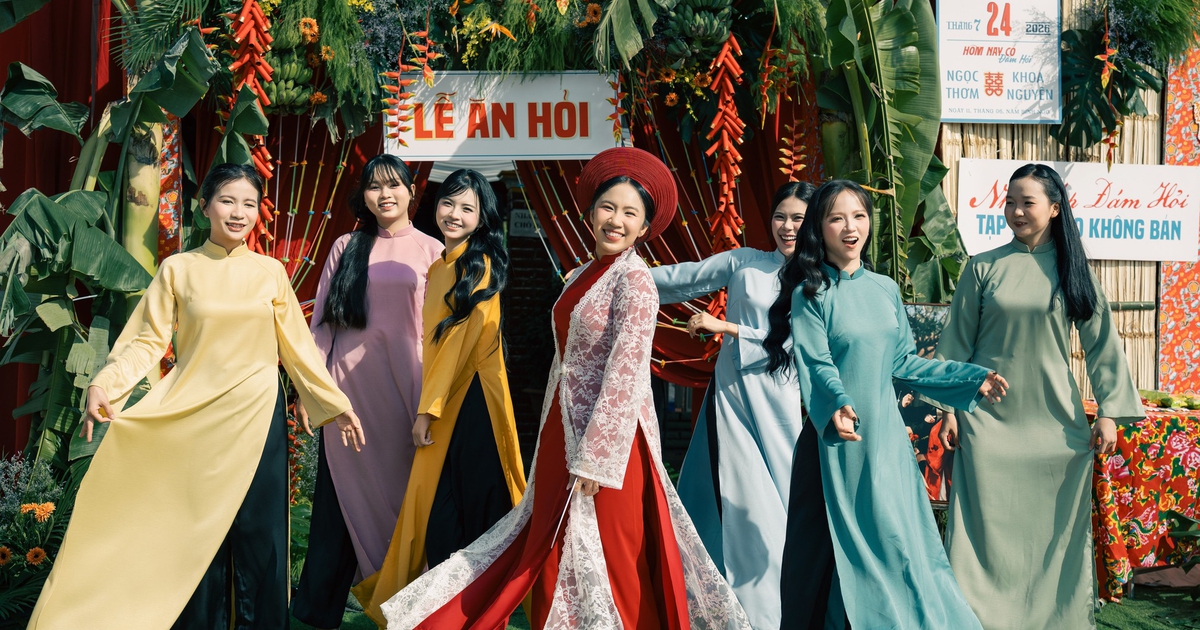 Cặp đôi chặt tre, đốn chuối, hái hoa dừa làm đám hỏi Nam bộ xưa
