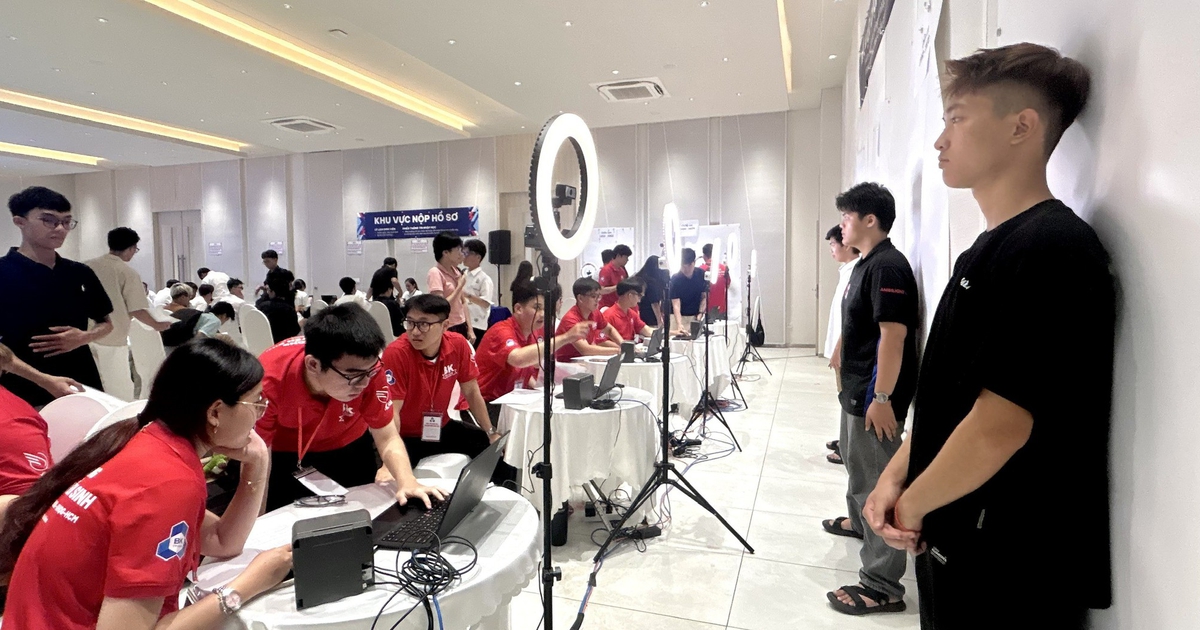 Mùa nhập học: Có tân sinh viên chụp ảnh thẻ tới 10 lần mới chịu chốt