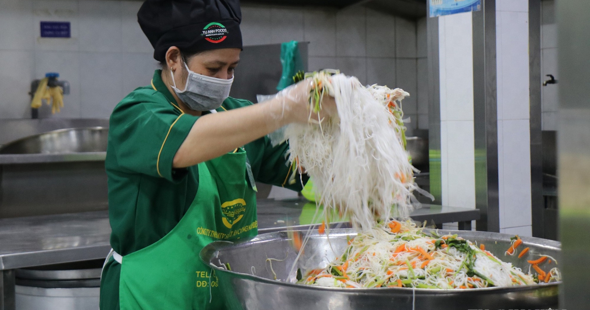 TP.HCM siết an toàn thực phẩm từ chợ đầu mối đến bếp ăn