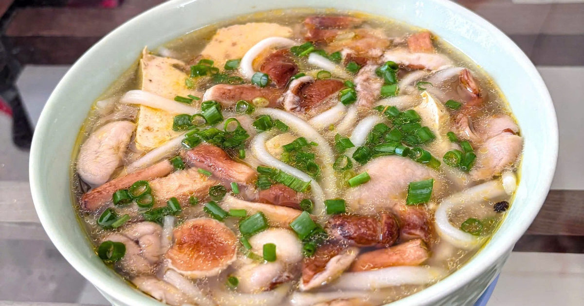V&igrave; sao người Huế m&ecirc; vị đắng của b&aacute;nh canh nấm tr&agrave;m m&ugrave;a Vu lan?
