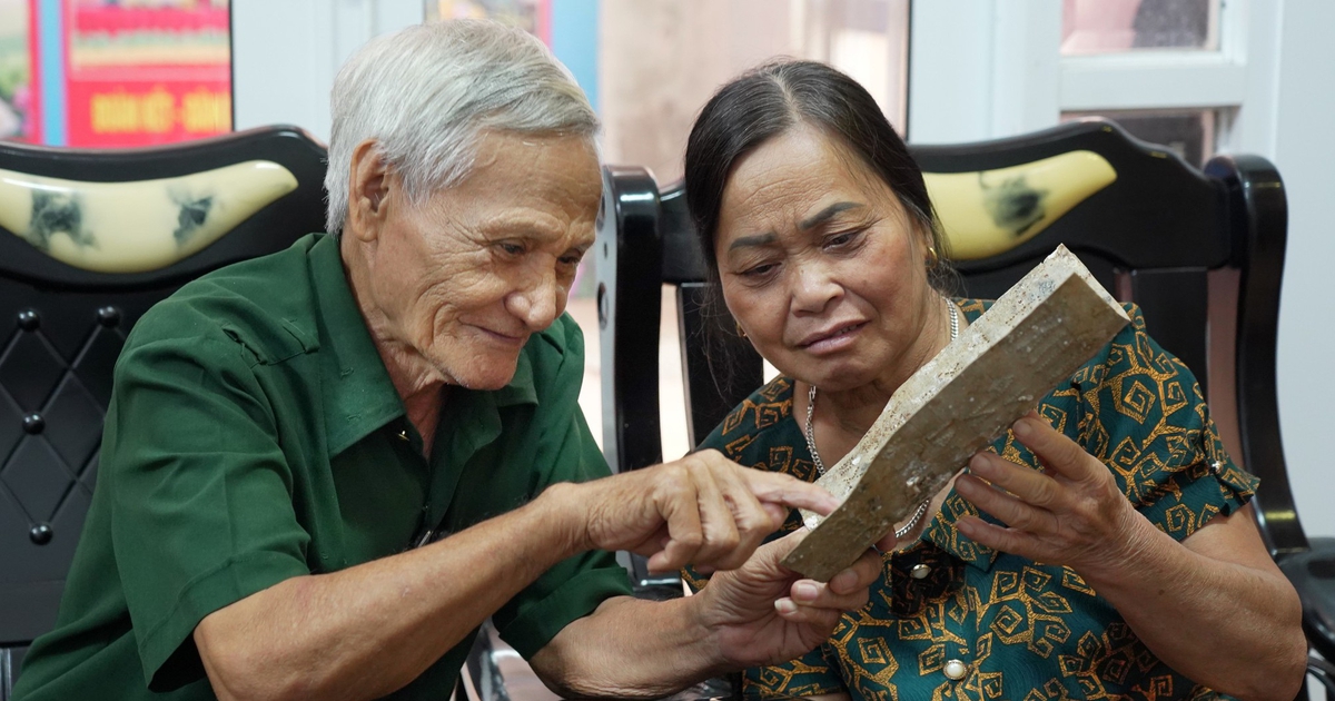 Người khắc tên liệt sĩ Dương Văn Hải: 'Cầm tấm nhôm mà như ôm lại người đồng đội'