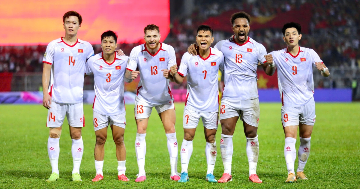 Ông Kim bất ngờ thay nửa đội hình Việt Nam đấu Malaysia: Quang Hải, Hoàng Hên, Hai Long đá chính