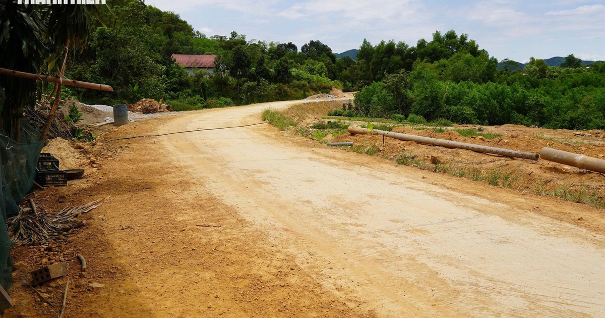 Chuyện tử tế: Cùng nhau hiến đất mở đường