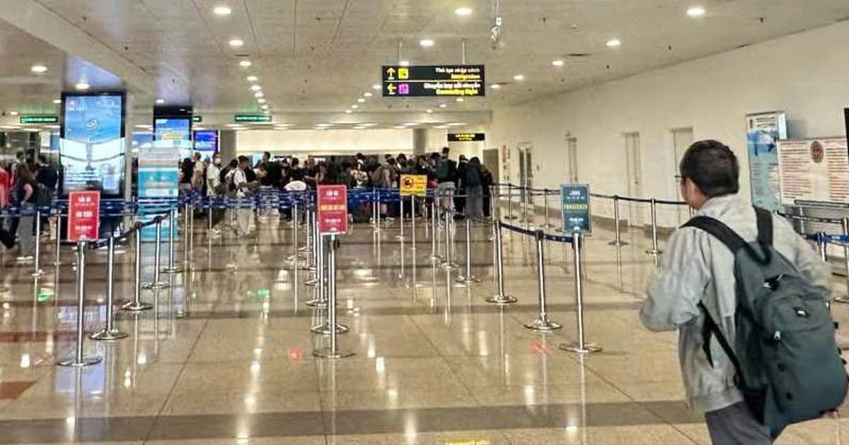 Tin vui Nội Bài có làn riêng xuất nhập cảnh cho người Việt, hành khách hào hứng